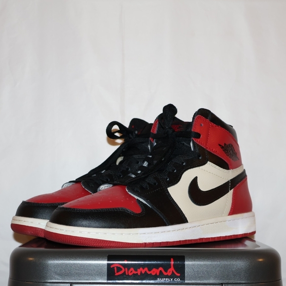 Air Jordan 1 Retro High OG "Bred" - Picture 3 of 9